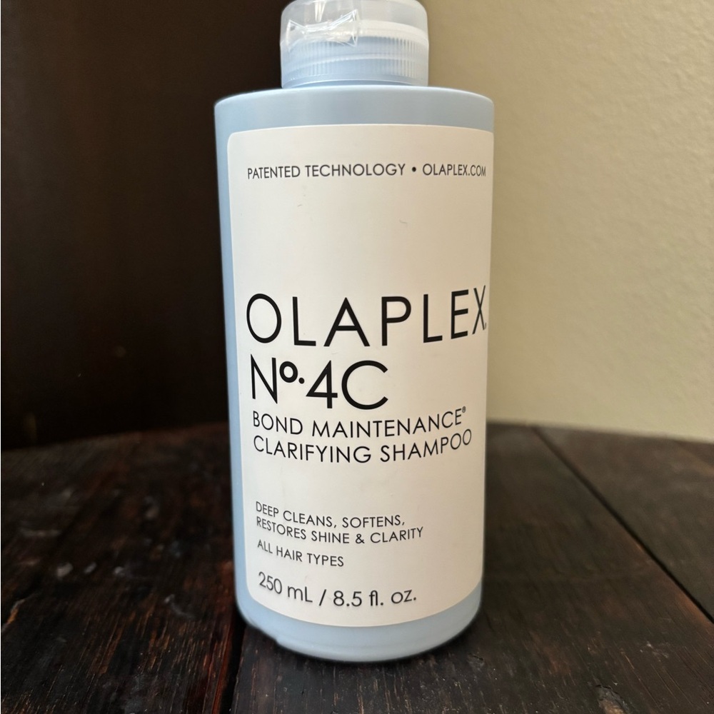 OLAPLEX No.4C Bond Maintenance Clarifying Shampoo
